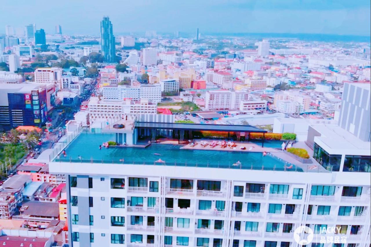 The Base Seaview Holiday Inn Pattaya Eksteriør billede