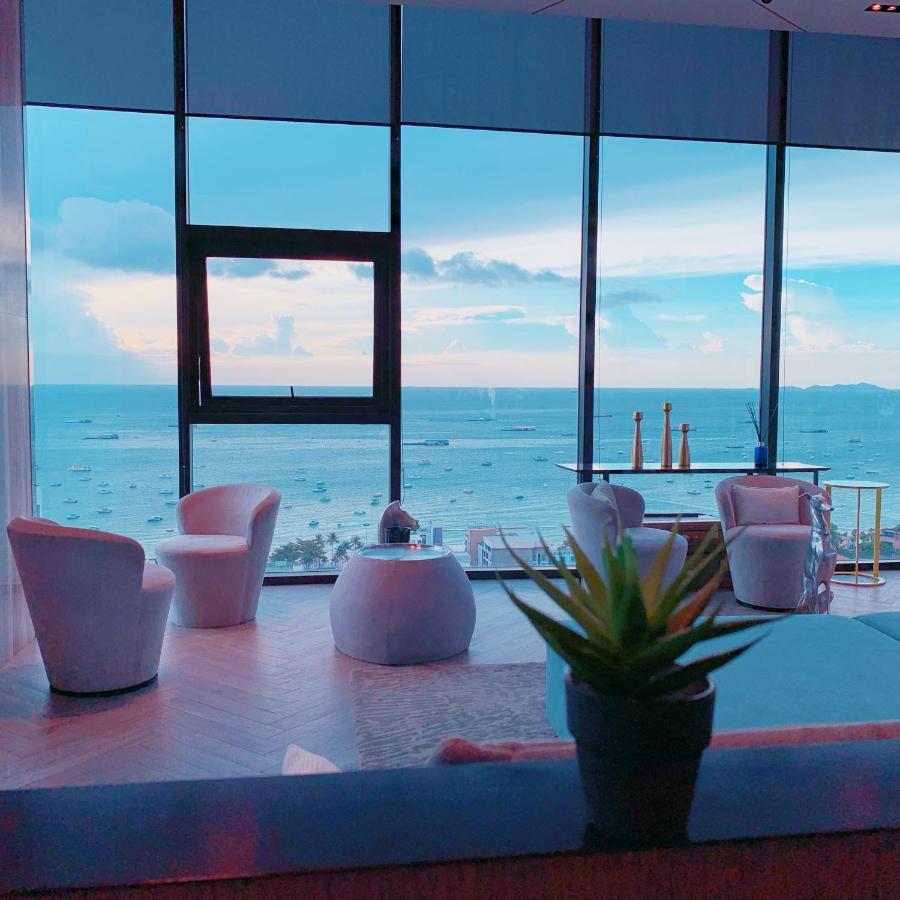 The Base Seaview Holiday Inn Pattaya Eksteriør billede