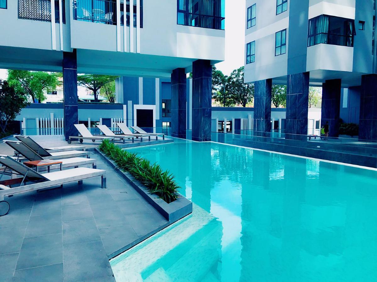 The Base Seaview Holiday Inn Pattaya Eksteriør billede