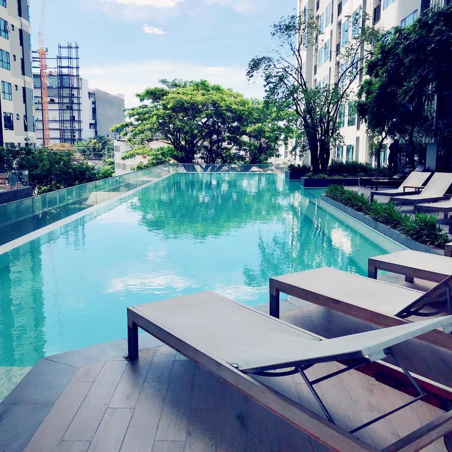 The Base Seaview Holiday Inn Pattaya Eksteriør billede