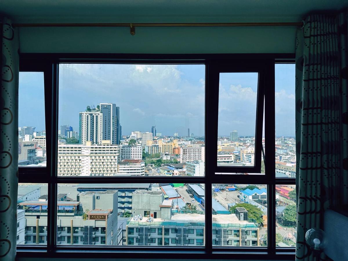 The Base Seaview Holiday Inn Pattaya Eksteriør billede